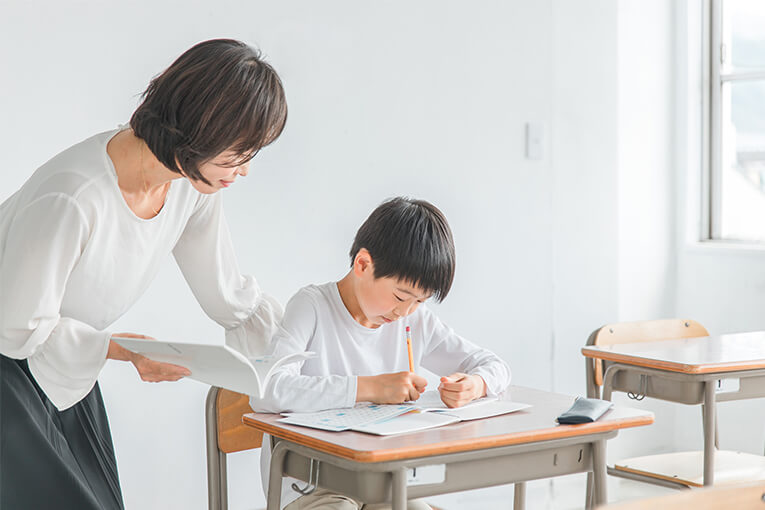 小学生から高校生まで、<br>お子様の成長段階に応じた<br>最適な指導を行います